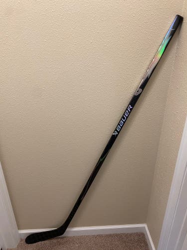 Senior Bauer Flylite RH Stick 65 Flex Pro Stock (Like New)