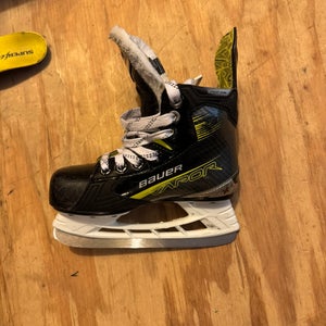 2023 Bauer Vapor X4 Hockey Skates 12.5 (Used)