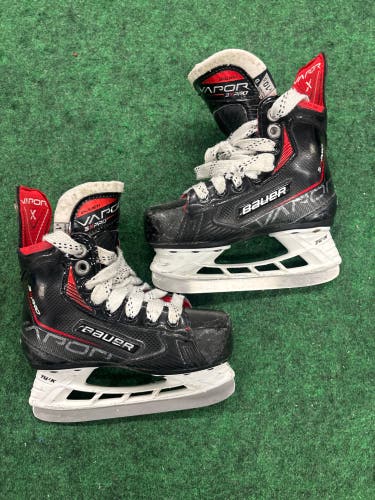 Youth Bauer Vapor 3X Pro Hockey Skates (Regular) 10.5y (Used)
