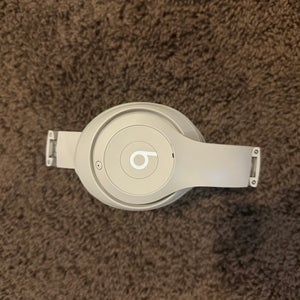 Beats Studio Pro Sandstone