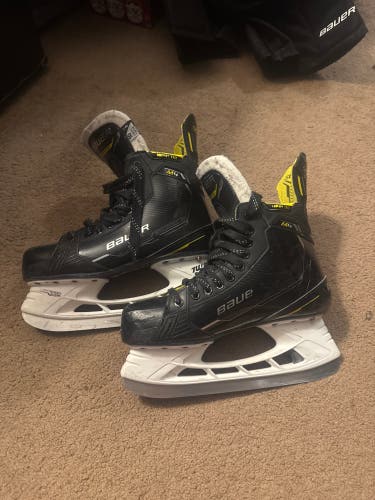 Black/Yellow 2022 Bauer Supreme M4 Hockey Skates Regular Width 10 (Used)
