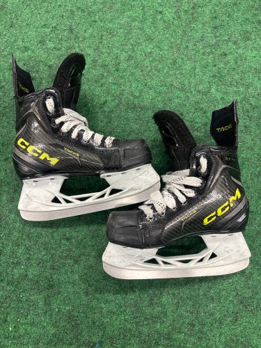 Youth CCM Tacks XF Pro Hockey Skates (Regular) Size 13y (Used)