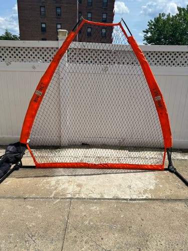 Bownet Triangle Pitching Screen  (Used)