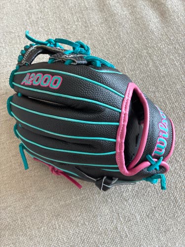 Wilson A2000 RH Infield Baseball Glove 11.5" (Used)