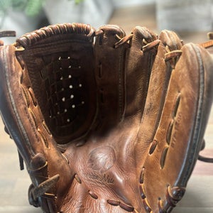 Nokona RH BTF -1200 Baseball Glove