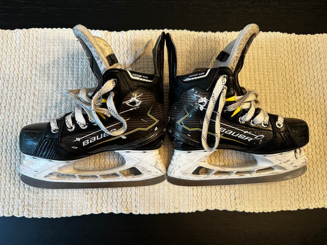2024 Bauer Supreme M40 Skates Junior Size 3 (Used)