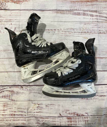 Intermediate Bauer Supreme Mach Hockey Skates 6 Fit 3 (Used)