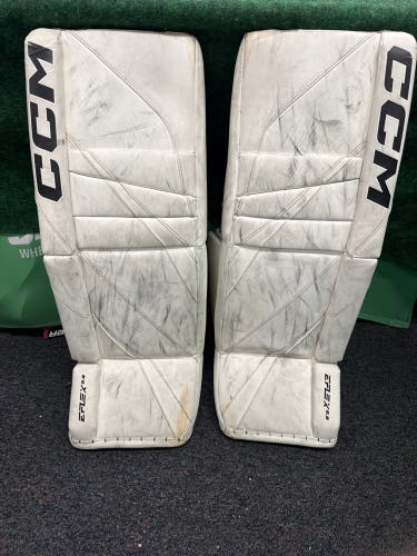 White Intermediate CCM EFlex 6.9 Goalie Leg Pads (Used) | 31" +1"