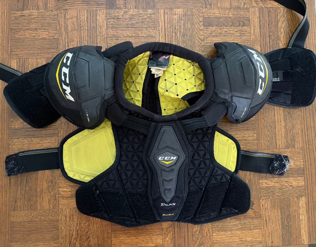 Small Senior CCM Tacks Shoulder Pads (Used)