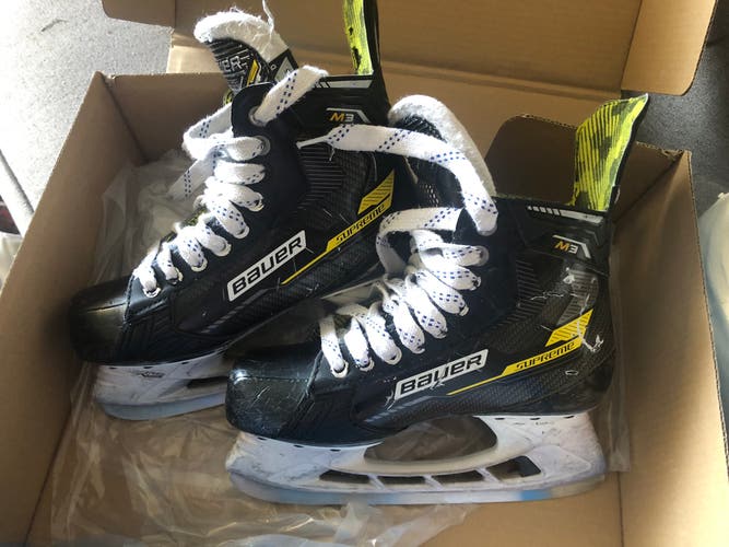 Bauer Hockey Skates Size 5.5 (Used)