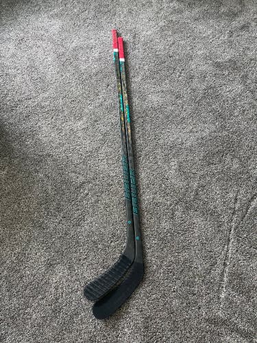 Senior Bauer Twitch Right Handed Hockey Stick P92 65 Flex (Used) 2 Sticks