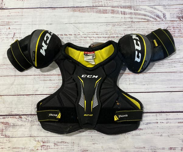 Small Junior CCM Tacks 9040 Shoulder Pads (Used)