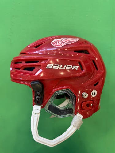 Small Bauer Re-Akt 150 Helmet