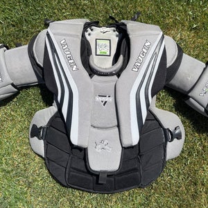 Vaughn SLR Goalie Chest Protector XX-Large Intermediate (Used)