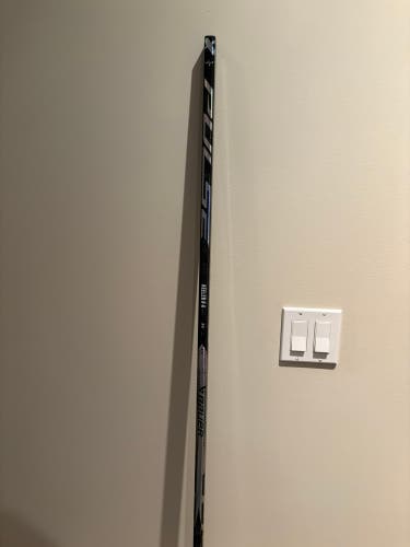 Senior Bauer Pulse Right Handed Stick P90TM 77 Flex with glossy tactile Pro Stock (barely used)