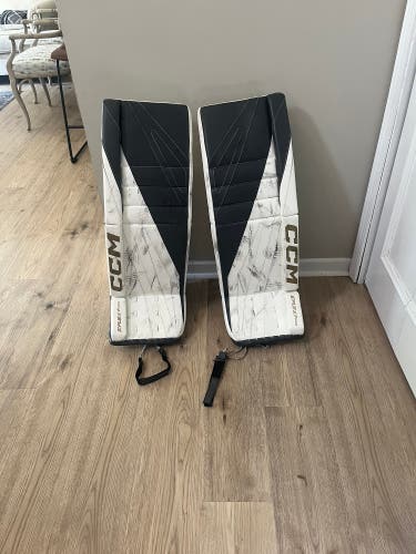 34" 2025 CCM EFlex 7 Goalie Leg Pads (Used)
