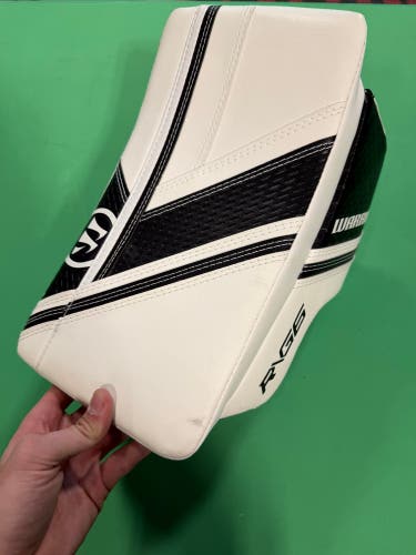 New Warrior Ritual G6 E+ Goalie Blocker Regular | Intermediate
