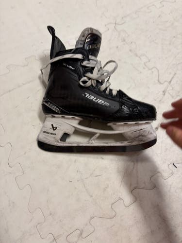 Black 2024 Bauer Supreme Shadow Hockey Skates 6 (Used)