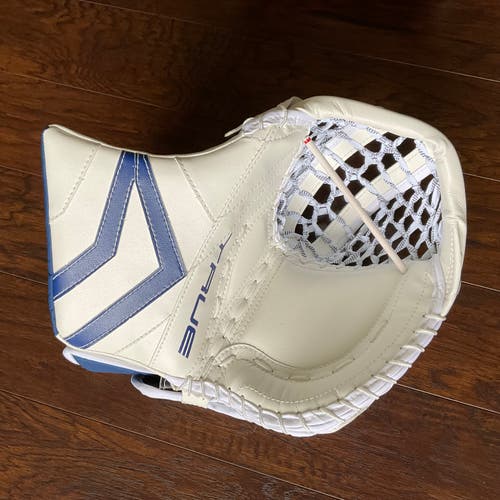 NEW True Catalyst PX5 Goalie Glove - 580 break