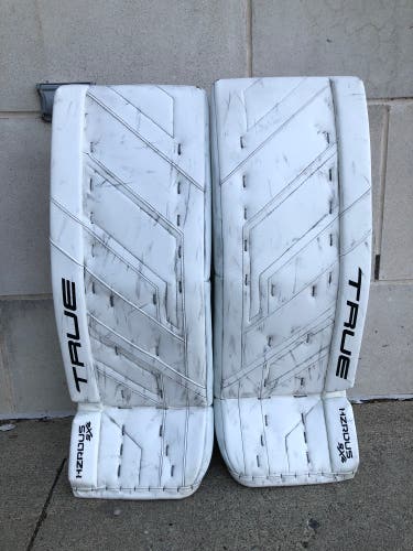32"+2 Senior True HZRDUS 9x4 Goalie Leg Pads (Used)