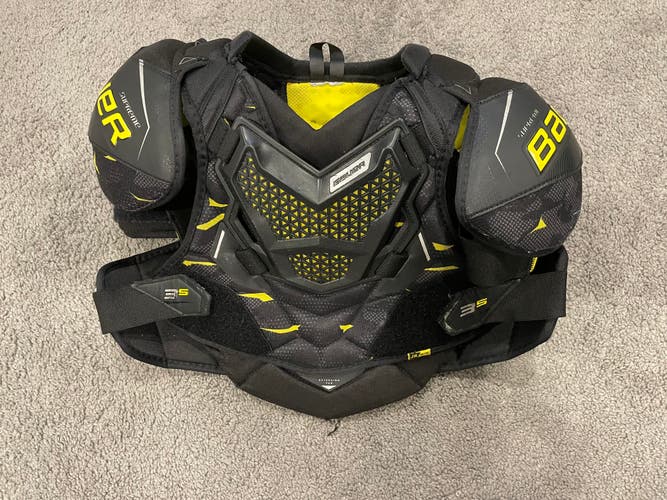 Bauer Supreme 3S Medium Junior Bauer Shoulder Pads (Used)