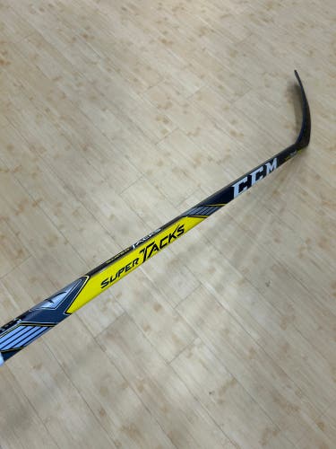 Intermediate CCM Super Tacks Hockey Stick | RH P90M