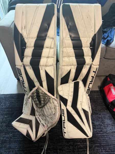 35" 2024 True Catalyst 7x Regular Goalie Full Set (Used)