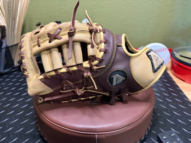 Akadema AJJ254 LH First Base Baseball Glove 12.5" (Used)