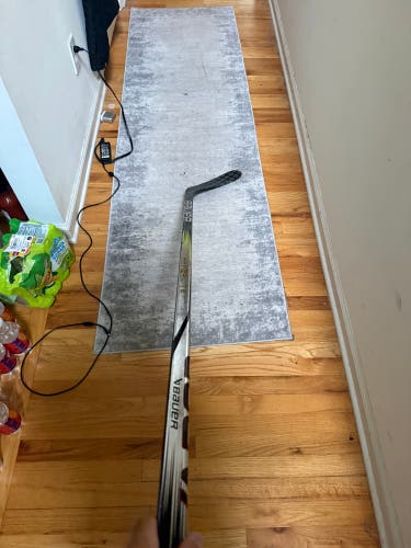 Bauer Vapor Hyperlite 2 Right Handed Hockey Stick P92 65 Flex (Used)