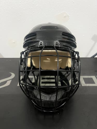 Medium Bauer 4500 Helmet with Cage (Used)