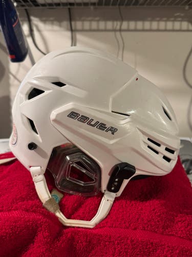 Medium Bauer Re-Akt 95 Helmet