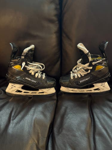 Black 2020 Bauer Supreme 3S Pro Hockey Skates Size 4.5 (Used)