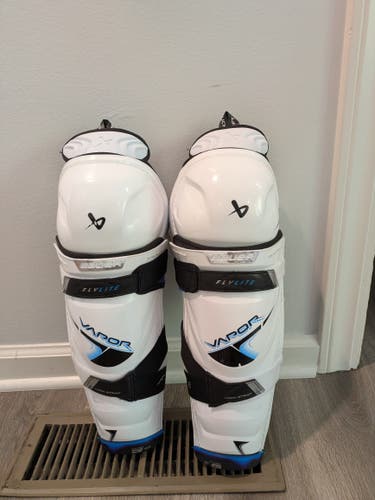 Intermediate Bauer Vapor Flylite 14" Shin Pads (Used)