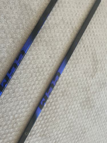 2 Pack Junior CCM Ribcor Trigger 10 Pro Right Handed Hockey Stick P28 50 Flex (New)