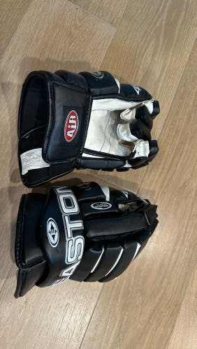 Easton Air 13.5 inch Black/ White- Immaculate Palms - Rare Find