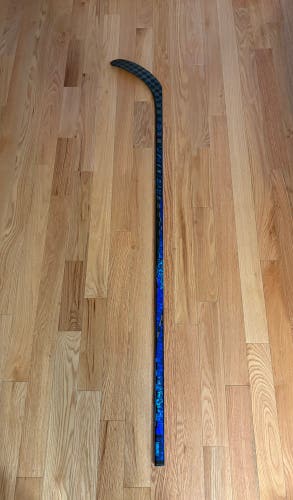 Senior Bauer Twitch Right Handed Hockey Stick P92 87 Flex (Used)