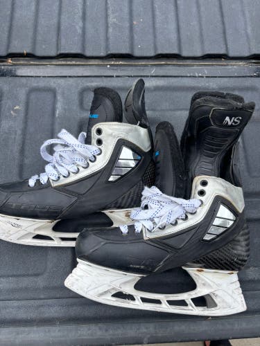 Black/Gray 2022 True Pro Custom Hockey Skates Regular Width Pro Stock 8 (Used)