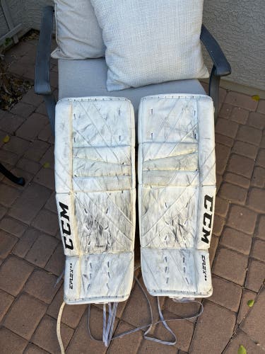 31" CCM Extreme Flex 5.9 Goalie Leg Pads (Used)