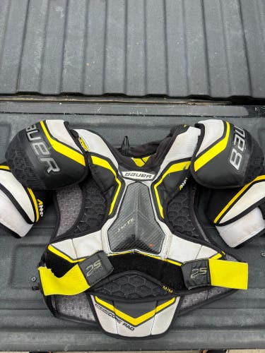 Medium Senior Bauer Supreme 2S Pro Shoulder Pads (Used)