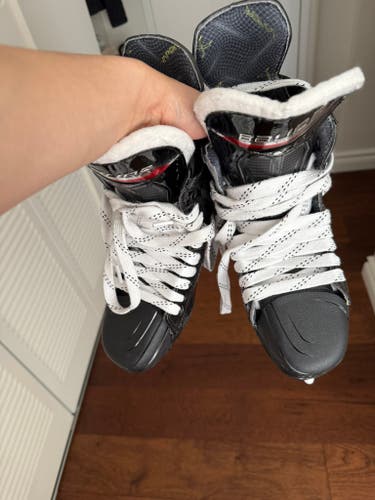 2025 Bauer Vapor Fly40 Hockey Skates Intermediate Fit 1 6.5 (Used)
