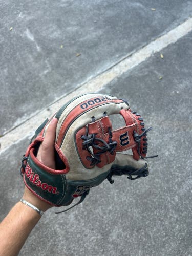 2022 Wilson A2000 RH Infield Baseball Glove 11.5" (Used)