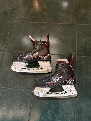 Black 2017 CCM JetSpeed FT1 Hockey Skates Regular Width 8 (Used)