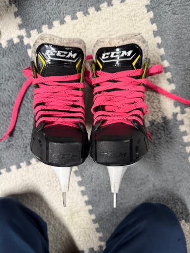2020 CCM Super Tacks 9380 Hockey Goalie Skates Regular Width Size 2.5 (Used)