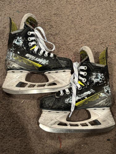 2023 Bauer Vapor X4 Hockey Skates Regular Width Size 1 (Used)