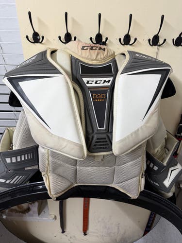 Large/Extra Large CCM Extreme Flex Shield II Goalie Chest Protector (Used)