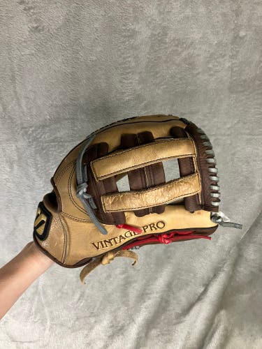 Brown Mizuno Vintage Professional Model RH Outfield Baseball Glove 11.25" (Used)