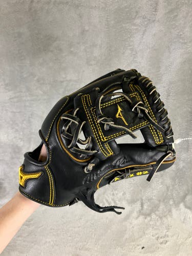 Black Mizuno Pro RH Infield Baseball Glove 11.5" (Used)