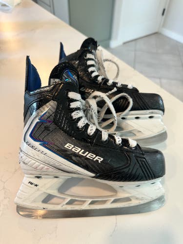 Youth Bauer Vapor Flylite Hockey Skates | Size Y13.5