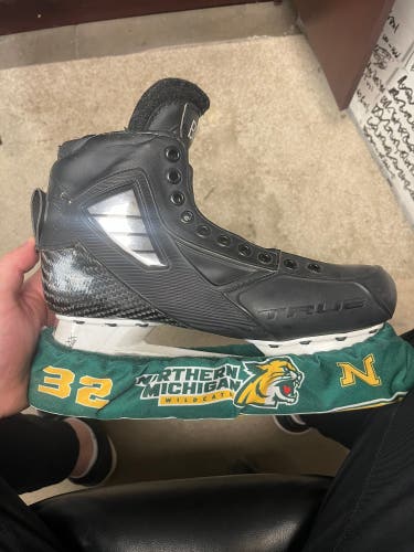 2023 True SVH Pro Two Piece Hockey Goalie Skates Regular Width 9.5 (Used)