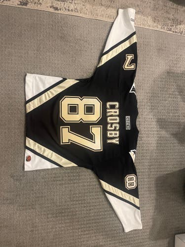 Sidney Crosby Vintage Black/Gold Medium Men's CCM Jersey